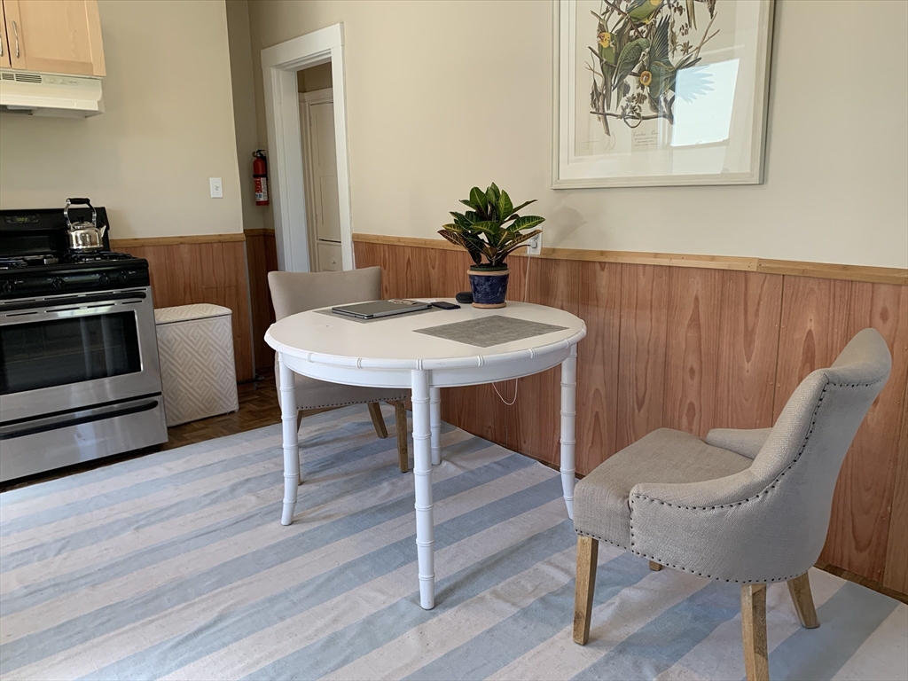 2 bed, 1 bath apartment for rent at 217 Reservoir Rd Unit 2, Chestnut Hill — photo 3 of 9