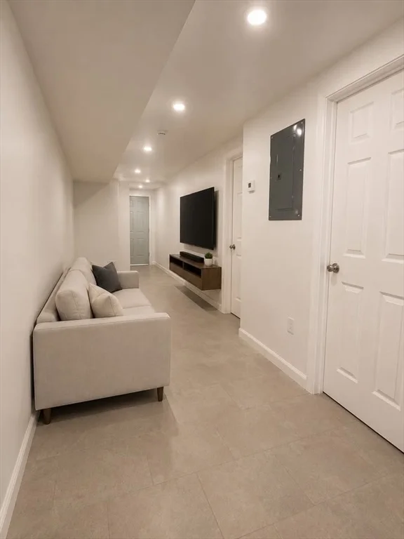 1 bed, 1 bath apartment for rent at 217 Washington St Unit 2L, Lynn — photo 3 of 9