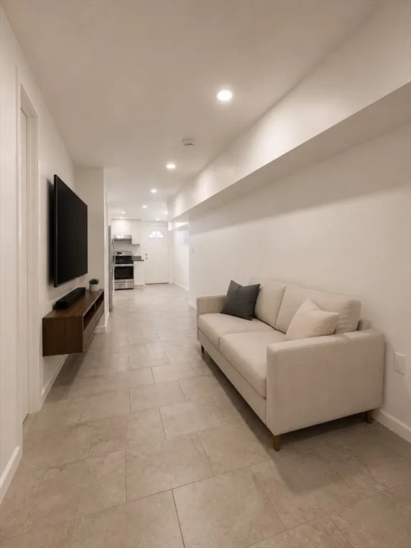 1 bed, 1 bath apartment for rent at 217 Washington St Unit 2L, Lynn — photo 2 of 9