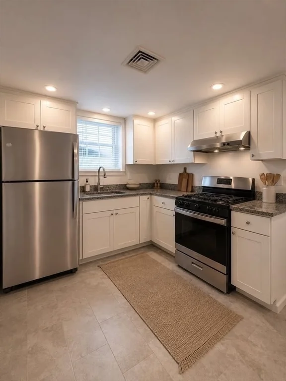 1 bed, 1 bath apartment for rent at 217 Washington St Unit 2L, Lynn — photo 4 of 9