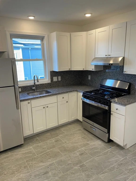 2 bed, 1 bath apartment for rent at 217 Washington St Unit 4L, Lynn — photo 1 of 14