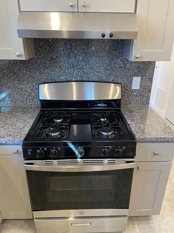 2 bed, 1 bath apartment for rent at 217 Washington St Unit 7, Lynn — photo 6 of 16