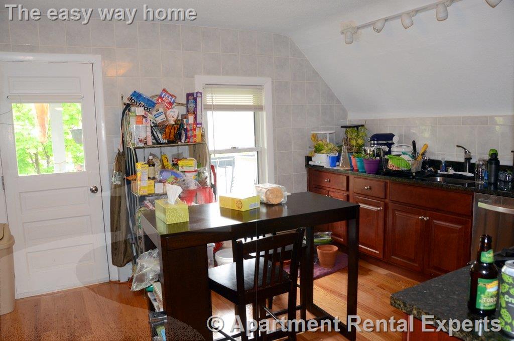 2 bed, 1 bath apartment for rent at 217 Willow Ave Unit 3, Davis Square — photo 4 of 13