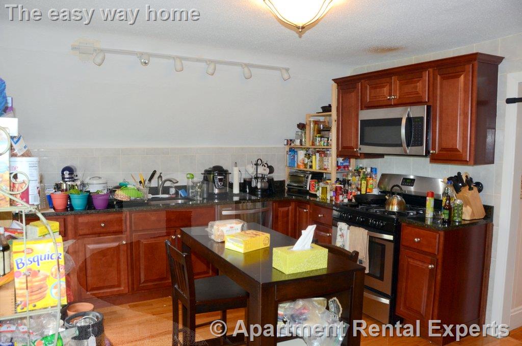 2 bed, 1 bath apartment for rent at 217 Willow Ave Unit 3, Davis Square — photo 1 of 13