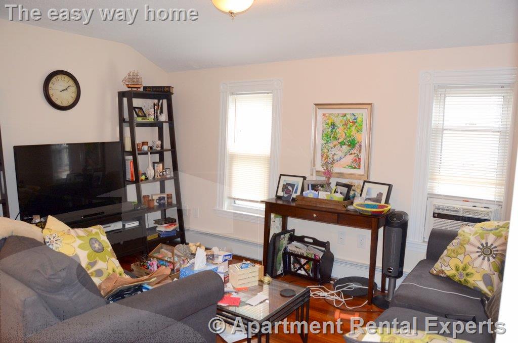 2 bed, 1 bath apartment for rent at 217 Willow Ave Unit 3, Davis Square — photo 2 of 13