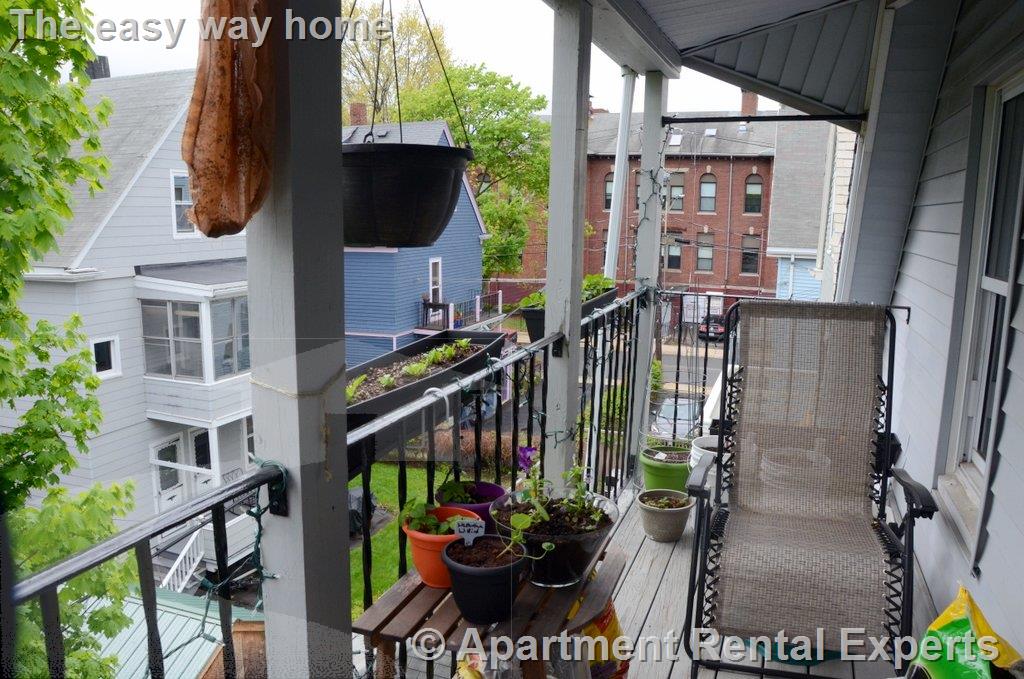 2 bed, 1 bath apartment for rent at 217 Willow Ave Unit 3, Davis Square — photo 10 of 13
