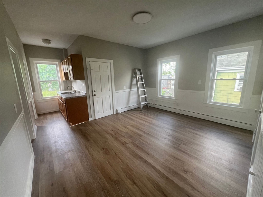 3 bed, 1 bath apartment for rent at 217 Winthrop St Unit 2, Brockton — photo 2 of 14
