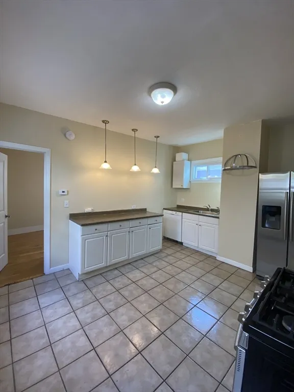 4 bed, 2 bath apartment for rent at 218 Broadway Unit 218, The Port — photo 6 of 16