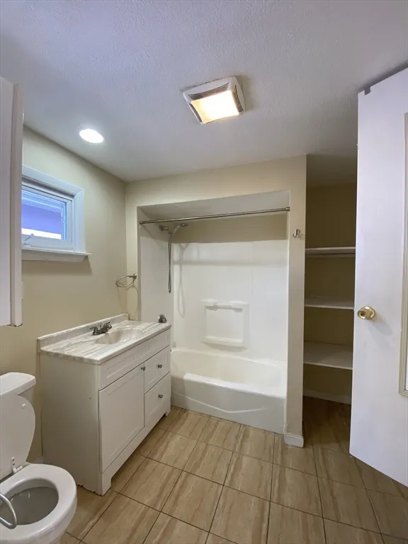 4 bed, 2 bath apartment for rent at 218 Broadway Unit 218, The Port — photo 5 of 16