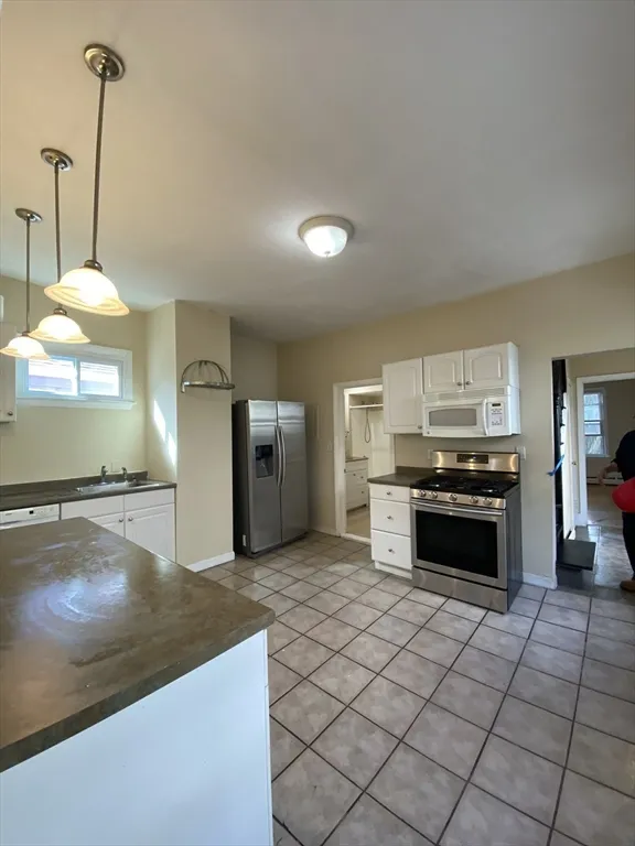 4 bed, 2 bath apartment for rent at 218 Broadway Unit 218, The Port — photo 2 of 16