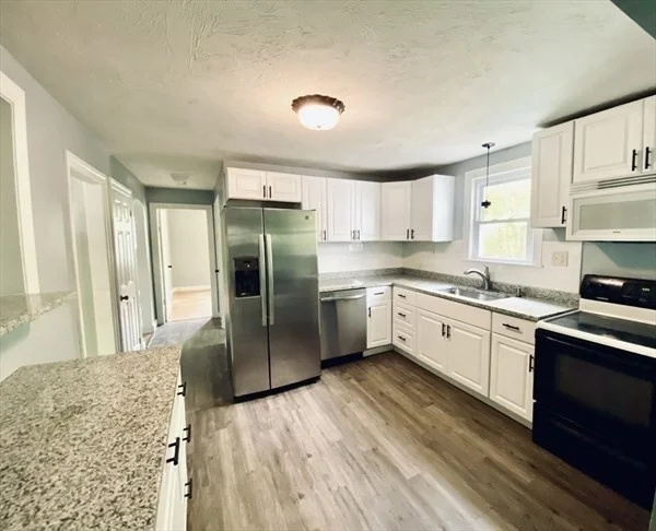 3 bed, 2 bath apartment for rent at 218 Bullard St, Holden — photo 3 of 15
