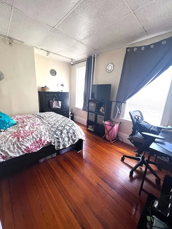 3 bed, 1 bath apartment for rent at 218 L Unit 1, South Boston — photo 4 of 8