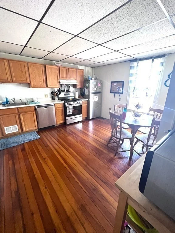 3 bed, 1 bath apartment for rent at 218 L Unit 1, South Boston — photo 2 of 8