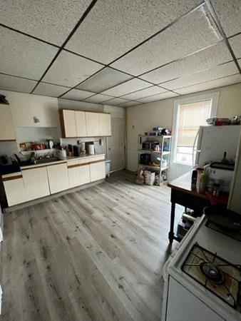 3 bed, 2 bath apartment for rent at 218 L Unit 2, South Boston — photo 2 of 9