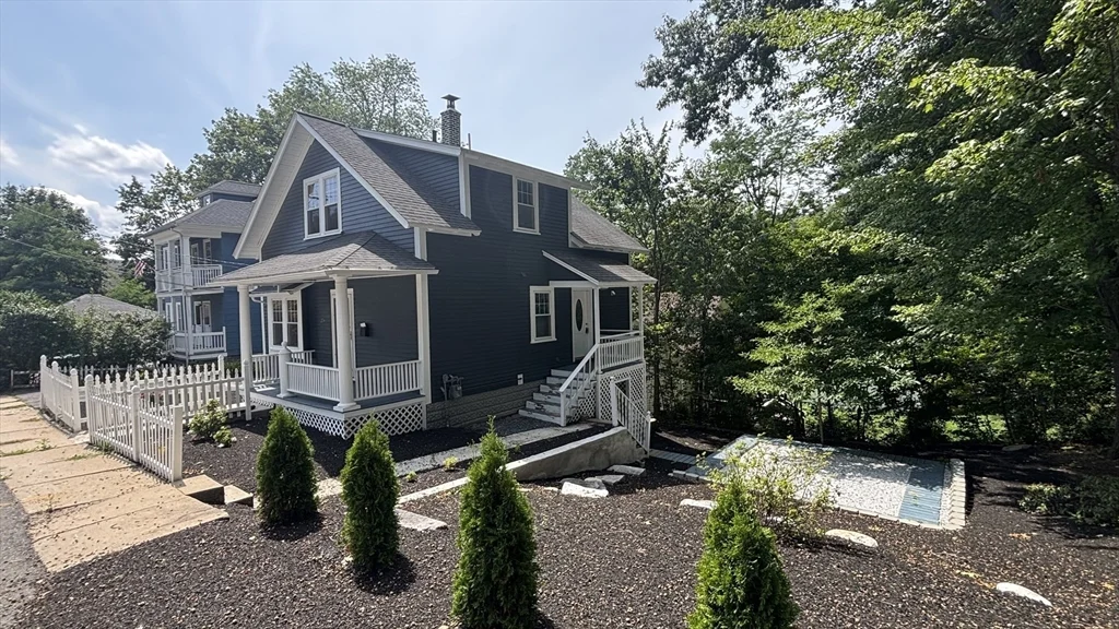 3 bed, 1 bath apartment for rent at 218 Marshall St, Fitchburg — photo 4 of 6