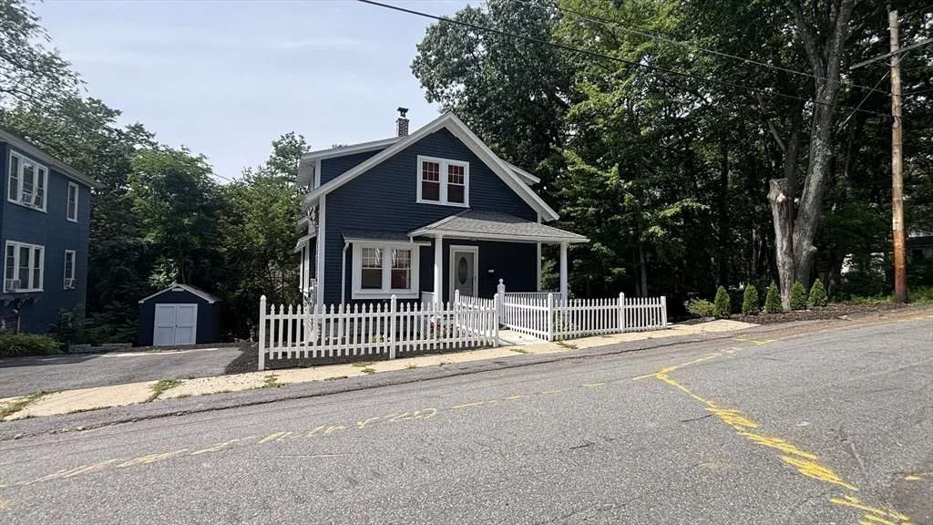 3 bed, 1 bath apartment for rent at 218 Marshall St, Fitchburg — photo 3 of 6