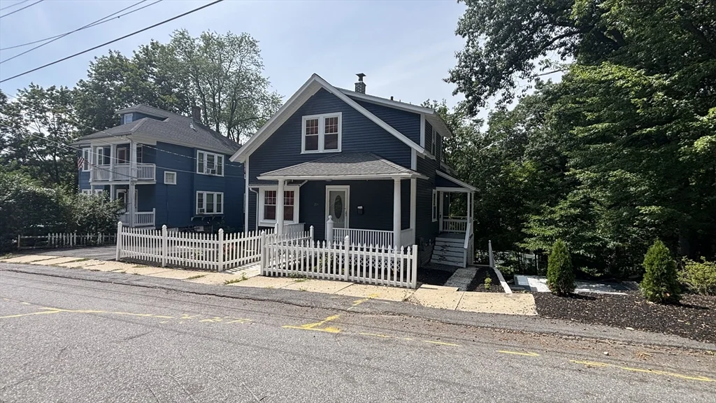 3 bed, 1 bath apartment for rent at 218 Marshall St, Fitchburg — photo 2 of 6