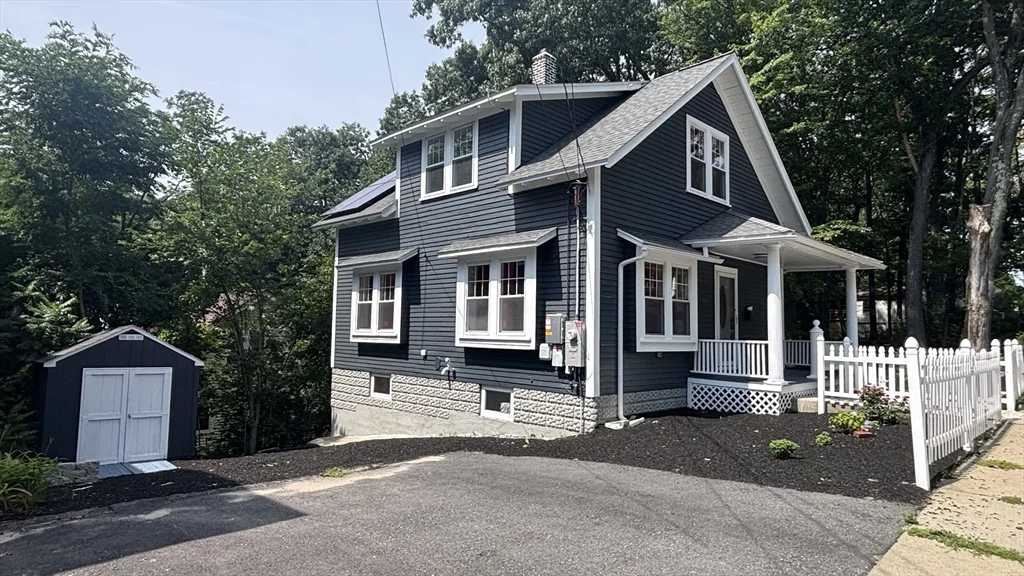 3 bed, 1 bath apartment for rent at 218 Marshall St, Fitchburg — photo 5 of 6