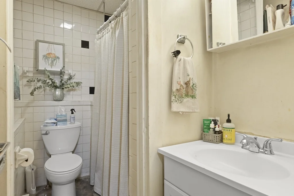 1 bed, 1 bath apartment for rent at 218 Middlesex Ave Unit 2, Medford — photo 5 of 12