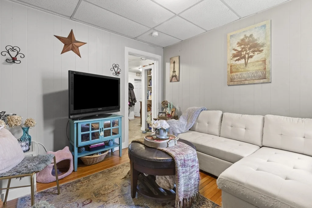 1 bed, 1 bath apartment for rent at 218 Middlesex Ave Unit 2, Medford — photo 2 of 12
