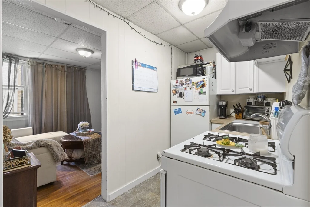 1 bed, 1 bath apartment for rent at 218 Middlesex Ave Unit 2, Medford — photo 3 of 12