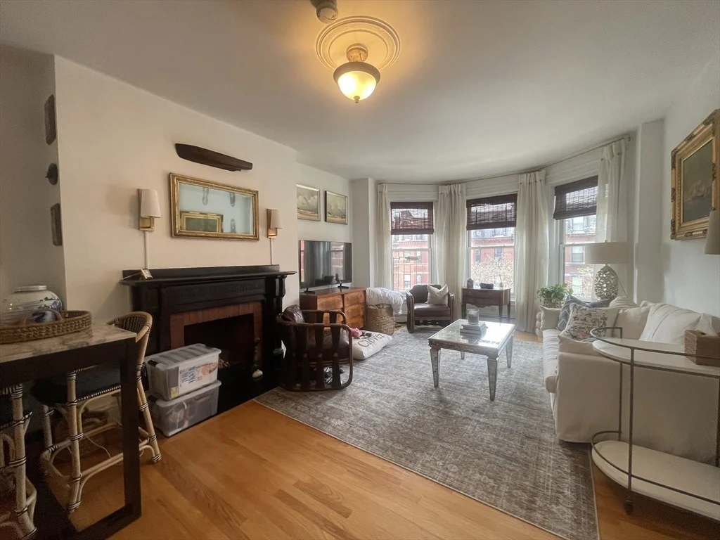 1 bed, 1 bath apartment for rent at 218 Newbury St Unit 3F, Back Bay — photo 1 of 18