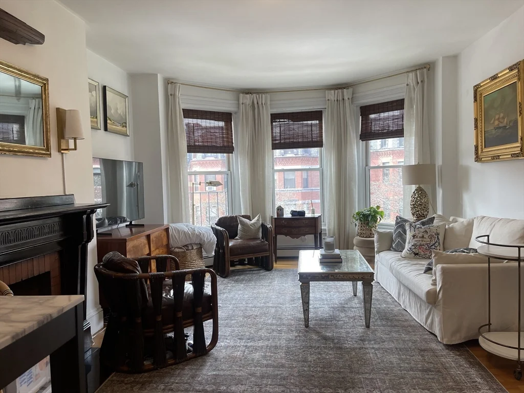 1 bed, 1 bath apartment for rent at 218 Newbury St Unit 3F, Back Bay — photo 3 of 18