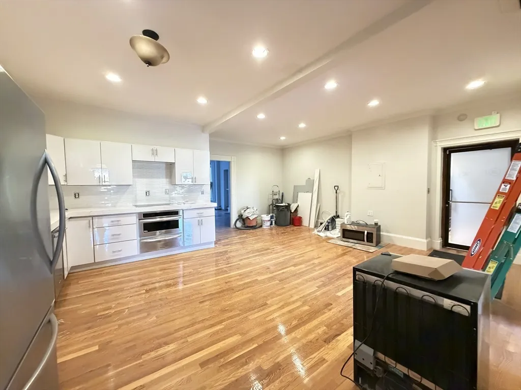 3 bed, 1 bath apartment for rent at 218 Newbury St Unit 3M, Back Bay — photo 2 of 19