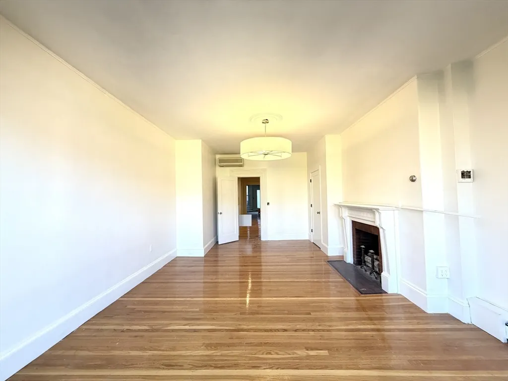 3 bed, 1 bath apartment for rent at 218 Newbury St Unit 3M, Back Bay — photo 6 of 19