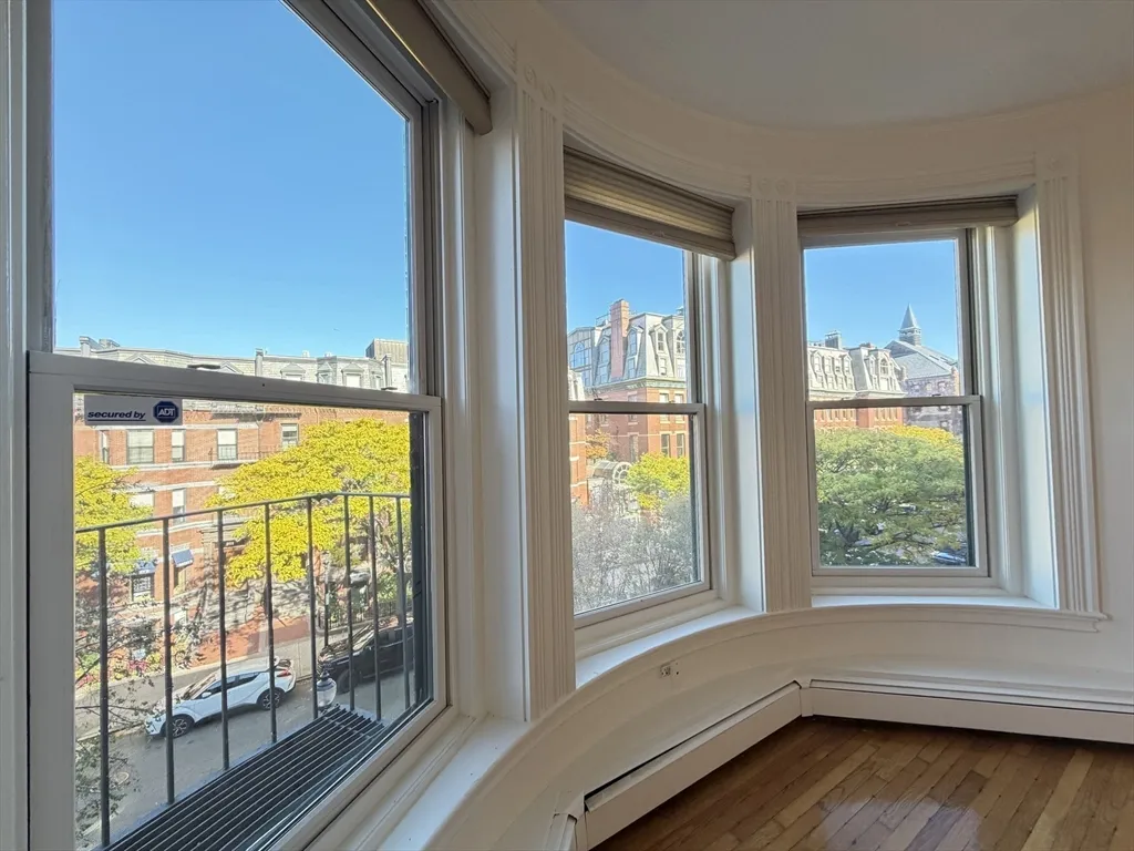 3 bed, 1 bath apartment for rent at 218 Newbury St Unit 3M, Back Bay — photo 5 of 19