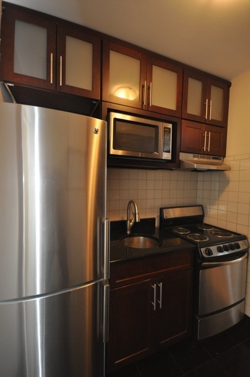 1 bed, 1 bath apartment for rent at 218 Newbury St Unit 4, Back Bay — photo 5 of 9