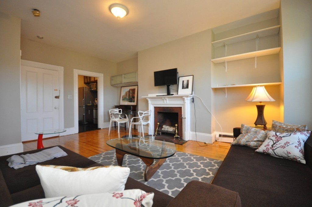 1 bed, 1 bath apartment for rent at 218 Newbury St Unit 4, Back Bay — photo 3 of 9