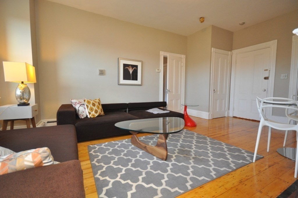 1 bed, 1 bath apartment for rent at 218 Newbury St Unit 4, Back Bay — photo 1 of 9
