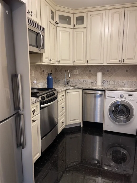 1 bed, 1 bath apartment for rent at 218 Newbury Unit 4RR, Back Bay — photo 1 of 7