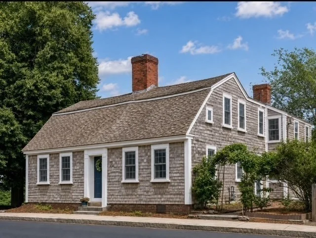 4 bed, 2 bath apartment for rent at 218 Sandwich St, Jabez Corner — photo 1 of 38