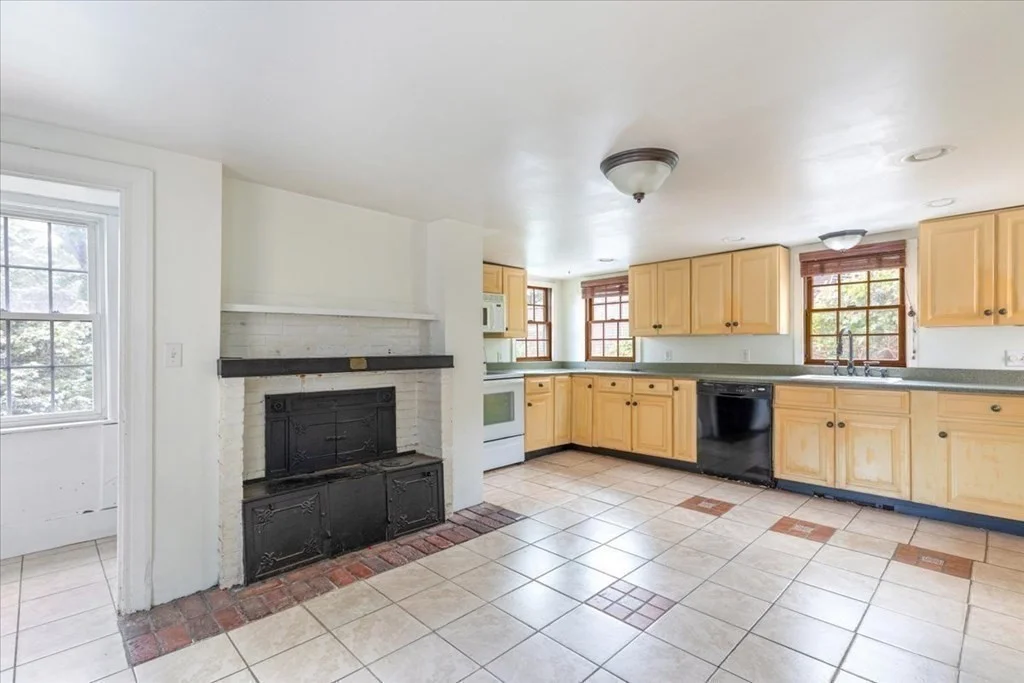 4 bed, 2 bath apartment for rent at 218 Sandwich St, Jabez Corner — photo 17 of 38