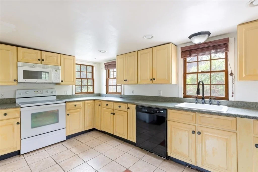 4 bed, 2 bath apartment for rent at 218 Sandwich St, Jabez Corner — photo 15 of 38