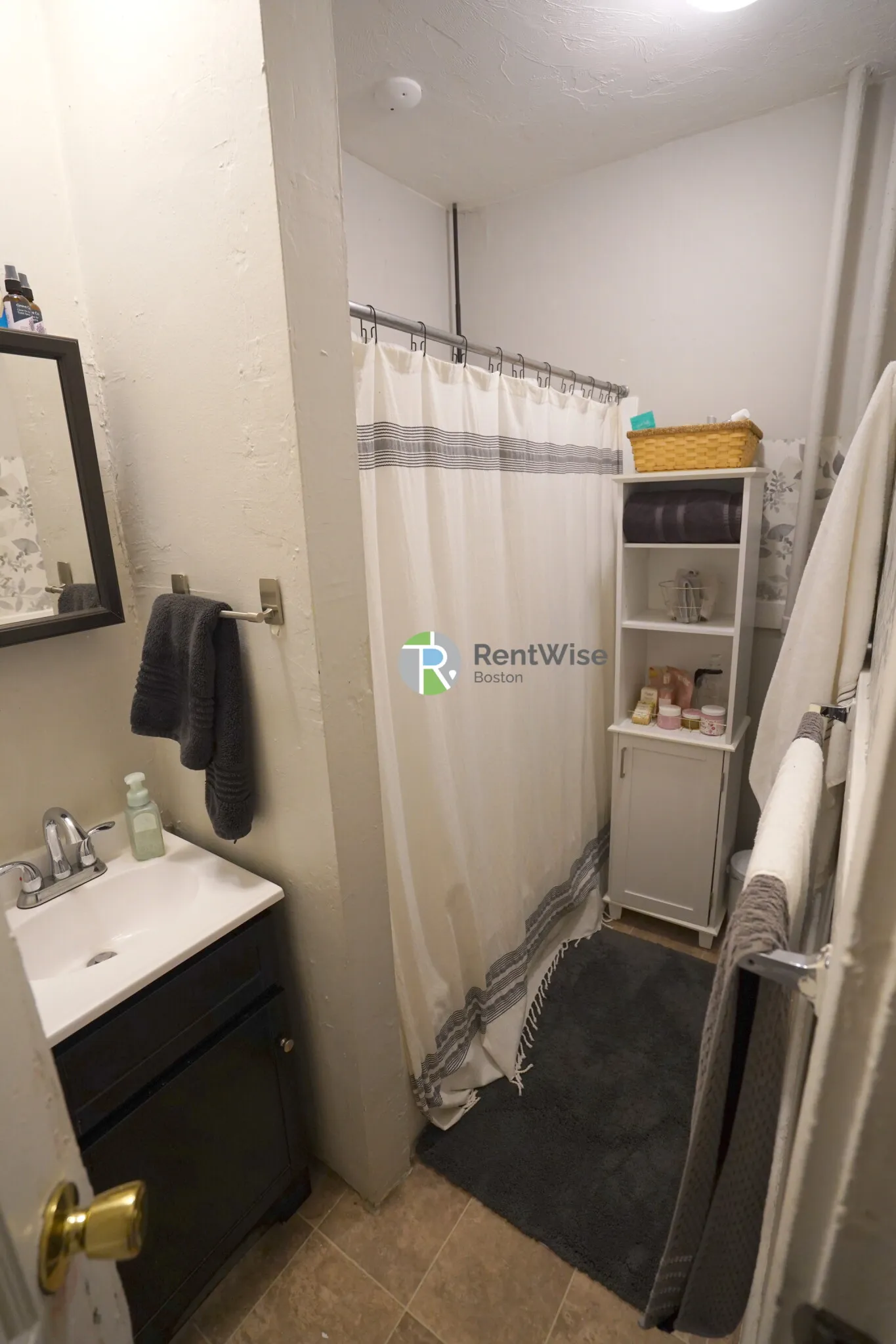 3 bed, 1 bath apartment for rent at 218 South St Unit 2, Jamaica Plain — photo 15 of 19