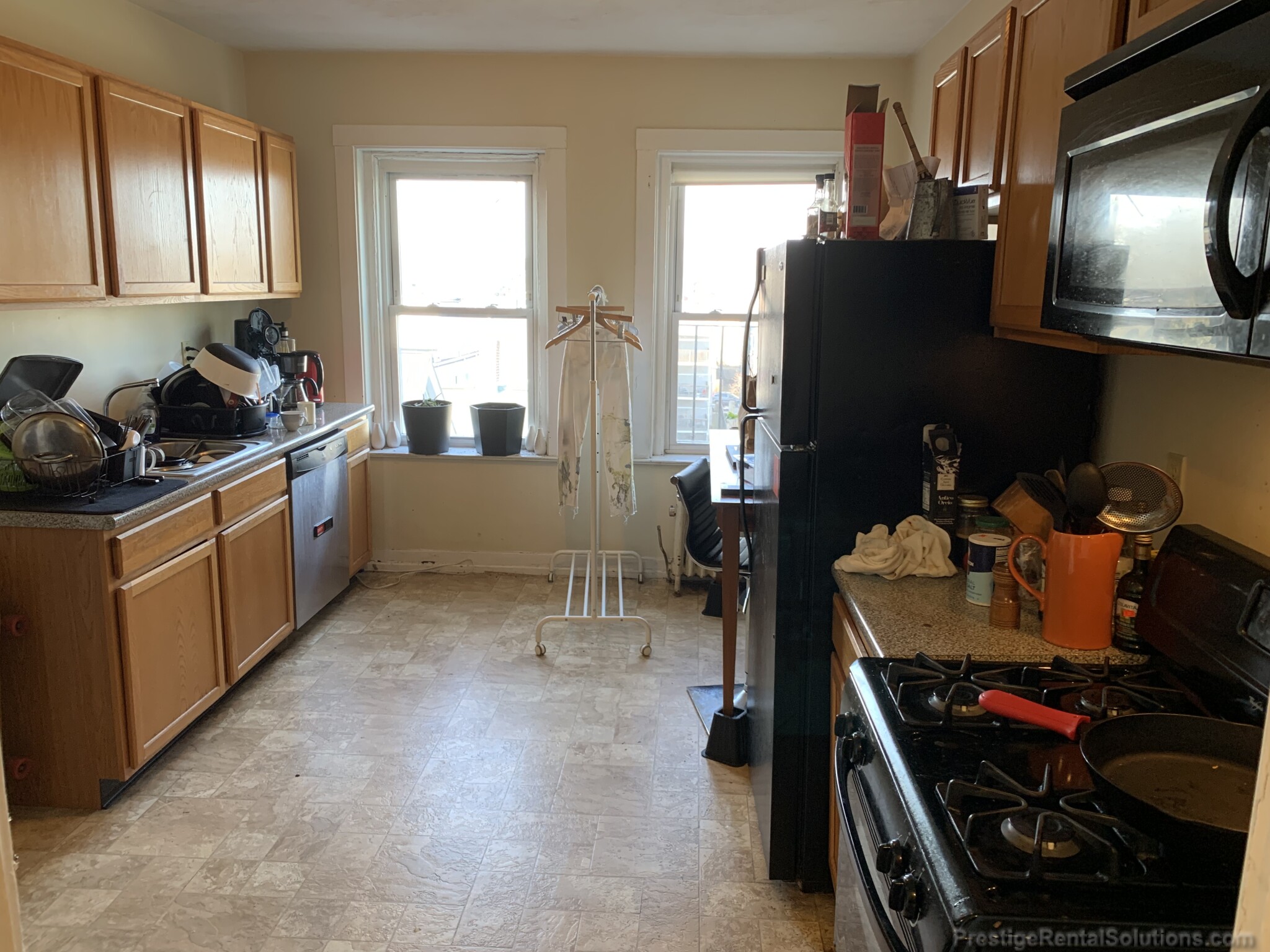 3 bed, 1 bath apartment for rent at 218 South St Unit 4, Jamaica Plain — photo 2 of 19