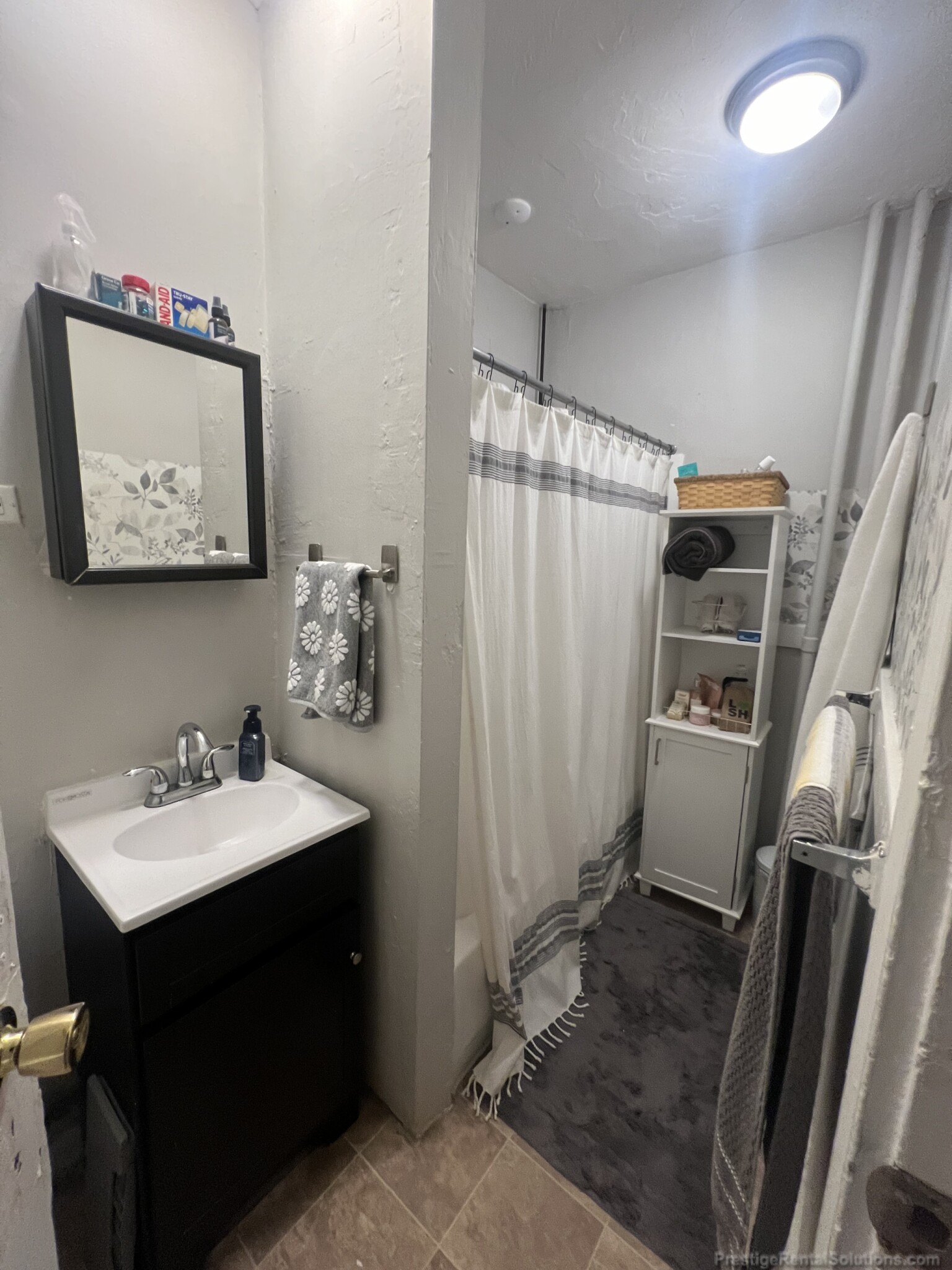 3 bed, 1 bath apartment for rent at 218 South St Unit 7, Jamaica Plain — photo 6 of 11