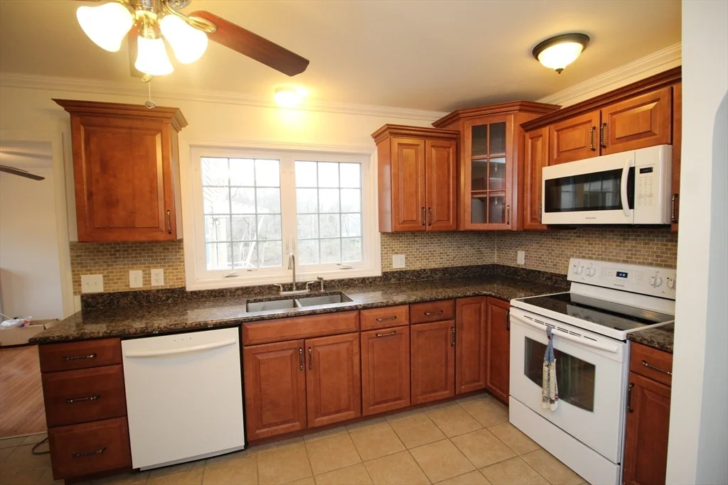 3 bed, 1 bath apartment for rent at 218 Thurber Ave Unit 1, Attleboro — photo 8 of 32