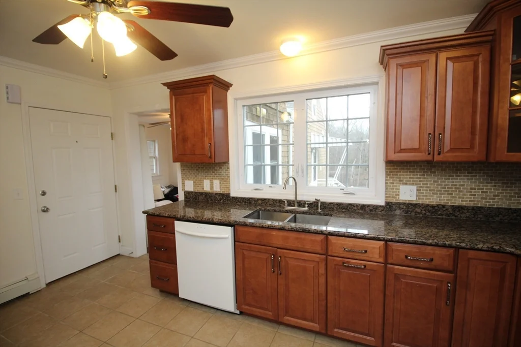 3 bed, 1 bath apartment for rent at 218 Thurber Ave Unit 1, Attleboro — photo 10 of 32
