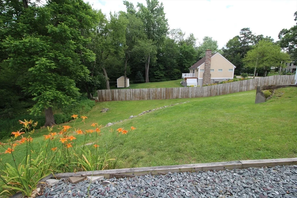 3 bed, 1 bath apartment for rent at 218 Thurber Ave Unit 1, Attleboro — photo 5 of 32