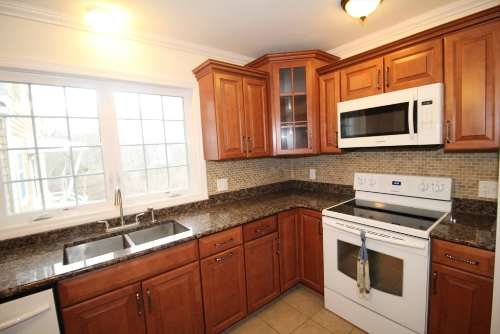 3 bed, 1 bath apartment for rent at 218 Thurber Ave Unit 1, Attleboro — photo 9 of 32