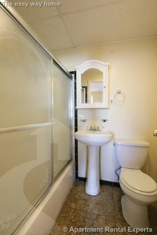 2 bed, 1 bath apartment for rent at 218 Western Ave Unit 1, Riverside — photo 10 of 13