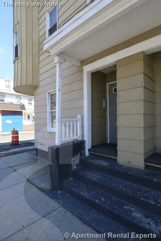 2 bed, 1 bath apartment for rent at 218 Western Ave Unit 1, Riverside — photo 12 of 13