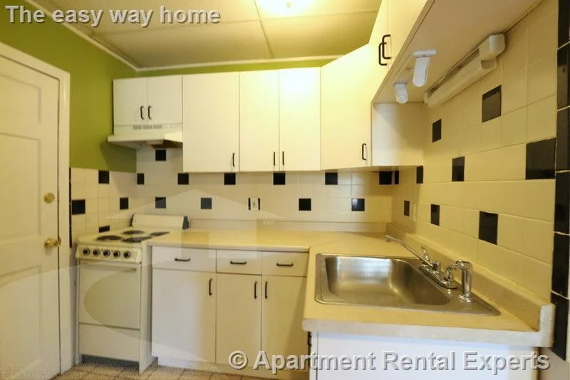 2 bed, 1 bath apartment for rent at 218 Western Ave Unit 1, Riverside