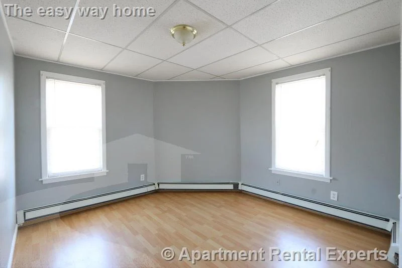 2 bed, 1 bath apartment for rent at 218 Western Ave Unit 1, Riverside — photo 4 of 13
