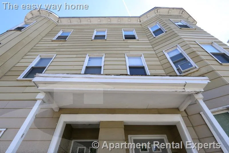2 bed, 1 bath apartment for rent at 218 Western Ave Unit 1, Riverside — photo 11 of 13