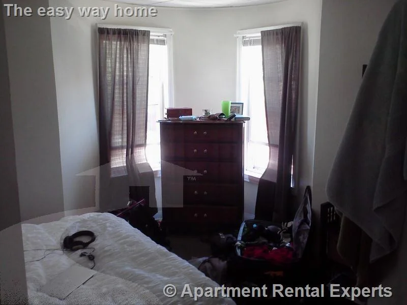 3 bed, 1 bath apartment for rent at 218 Western Ave Unit 2, Riverside — photo 4 of 8